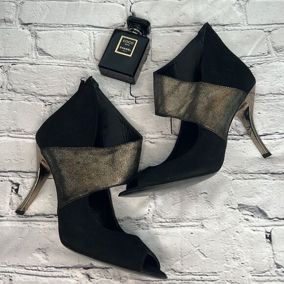 Delman Shoes - Delman black gold heels